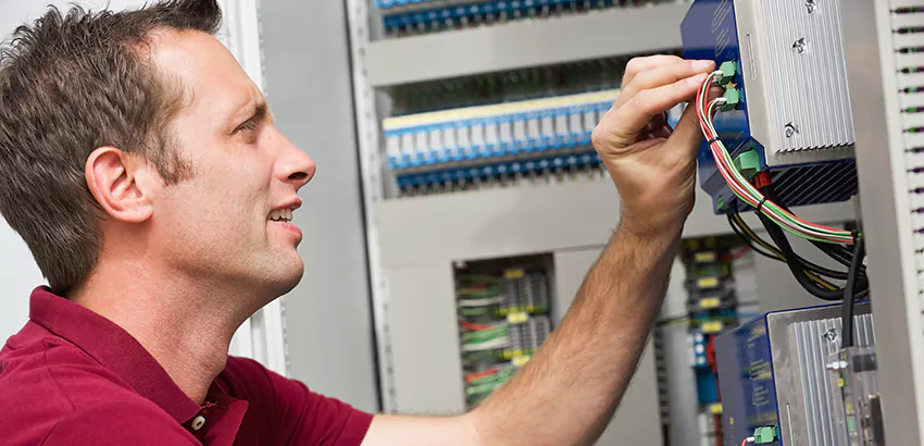 Offshore and Petroleum Facility Electrician in Hermitage